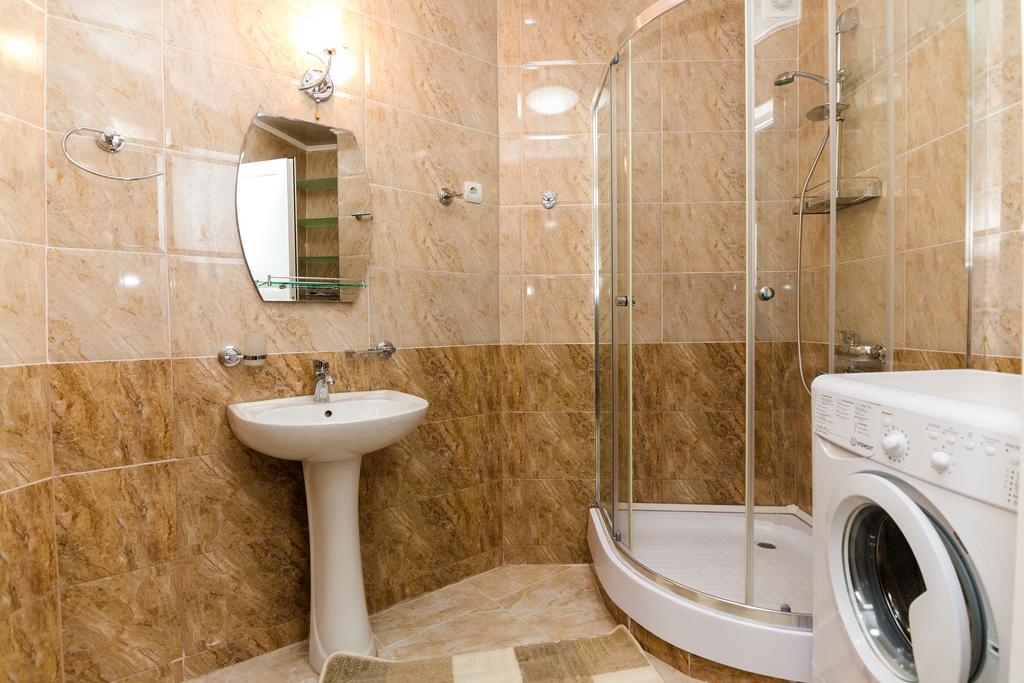 Apartment In Cozy Little Yard Тбилиси Экстерьер фото
