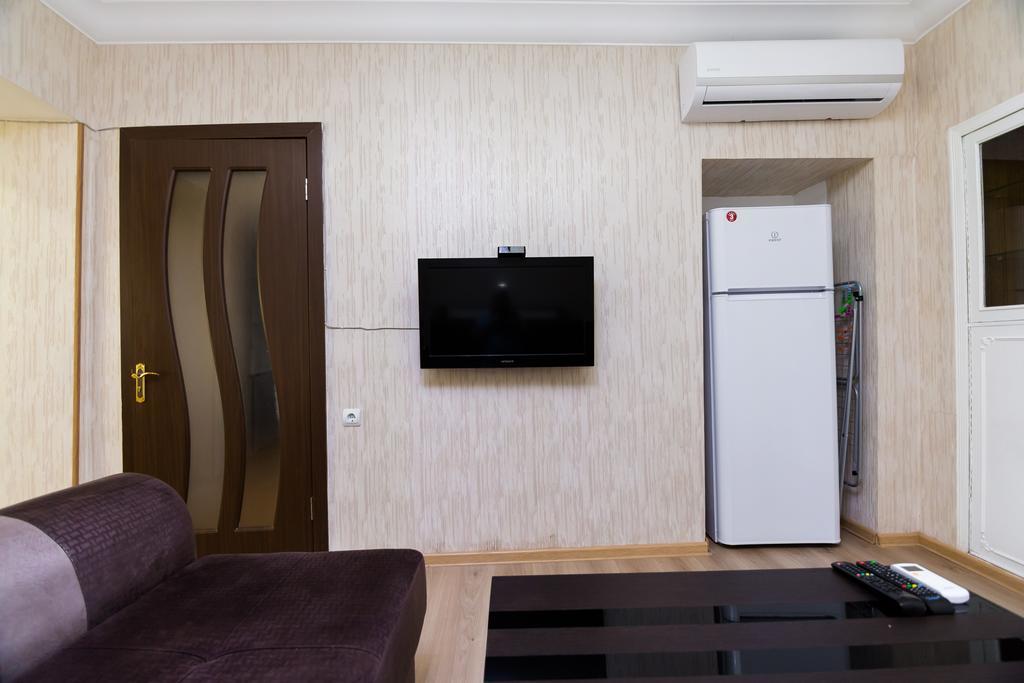 Apartment In Cozy Little Yard Тбилиси Экстерьер фото
